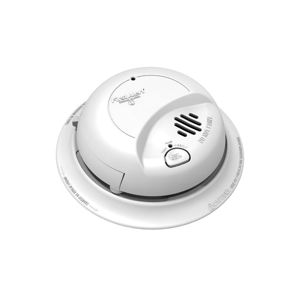 First Alert 120V AC/DC Smoke Detector With 9V Battery Back Up